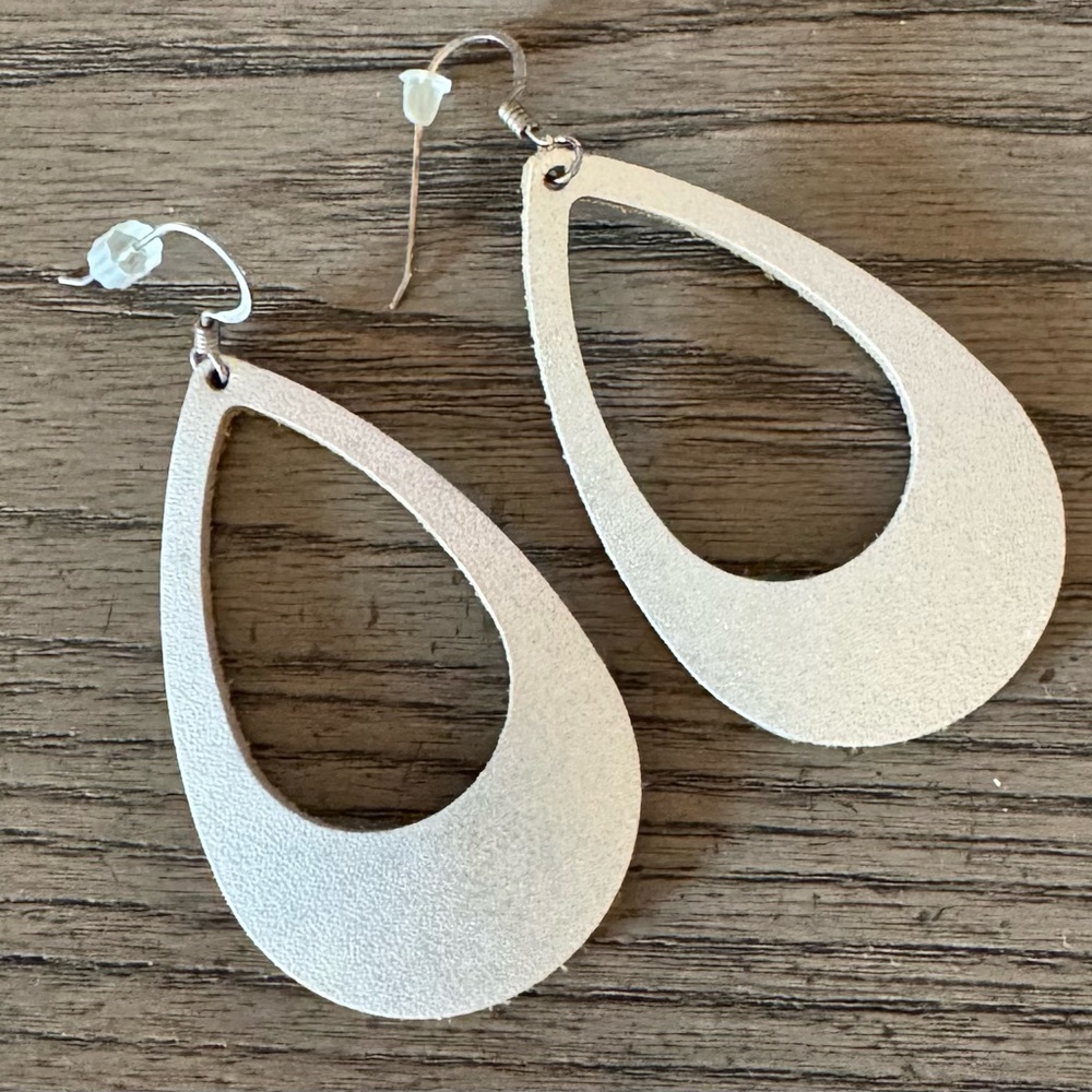 Nickel and Suede silver earrings